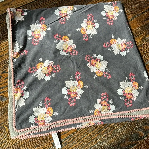 Joanna Gaines Matilda Jane Blanket - Picture 1 of 5